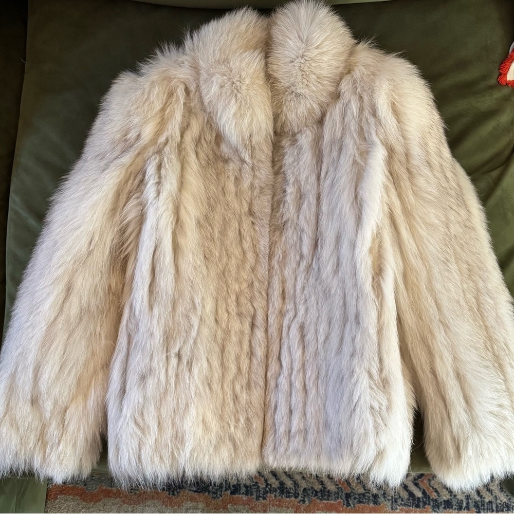 Saga Furs Blue Fox Vintage Real FurJacket/Coat in perfect condition. Size 6. - Picture 3 of 16